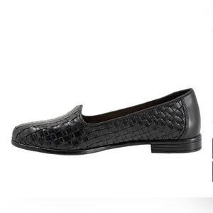 TROTTERS - “Liz”- Leather Loafers - NEW